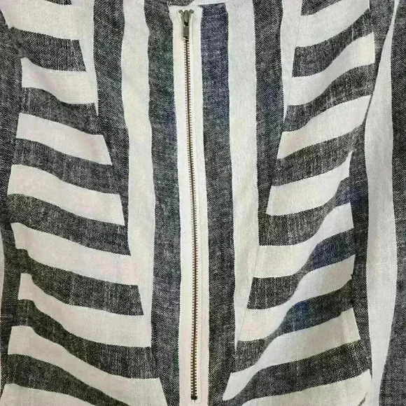 Soft Surroundings Women's Gray White Striped Cold Shoulder Casual Top Size M - Picture 7 of 11